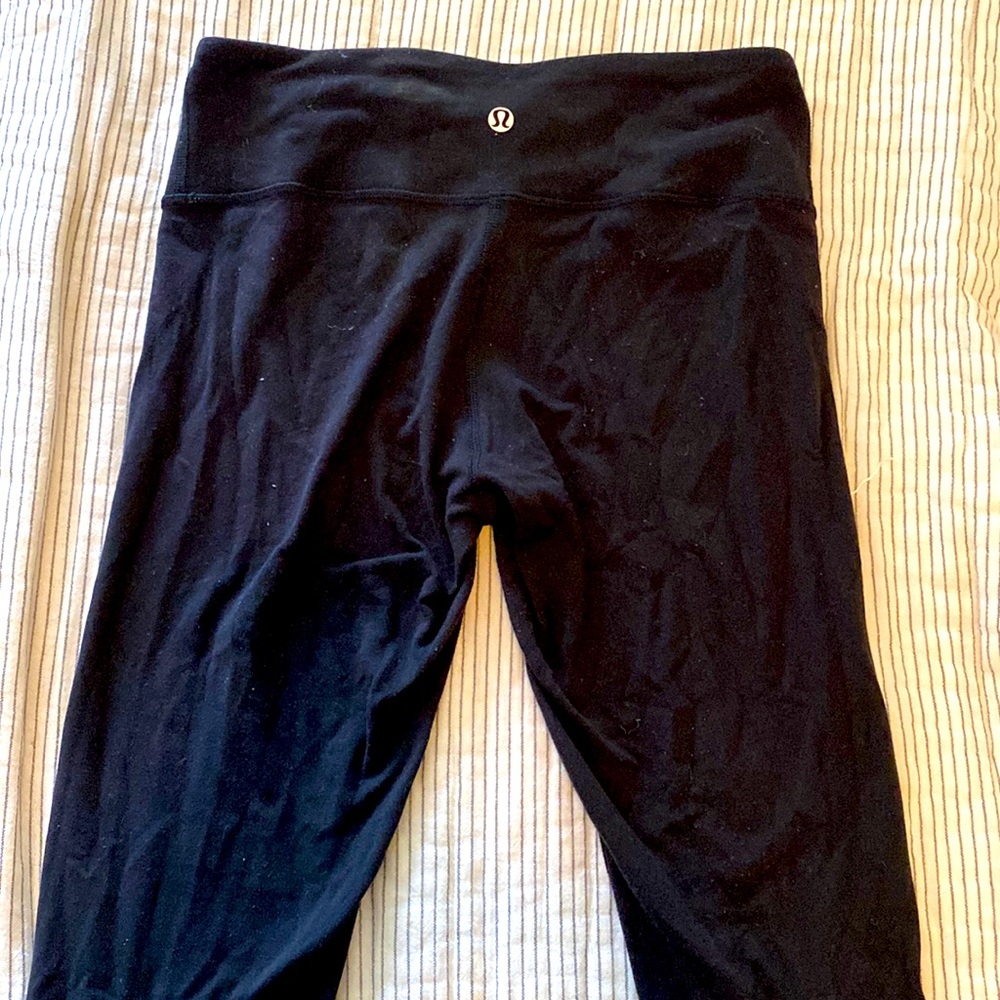 Lululemon cropped wonderunder leggings.